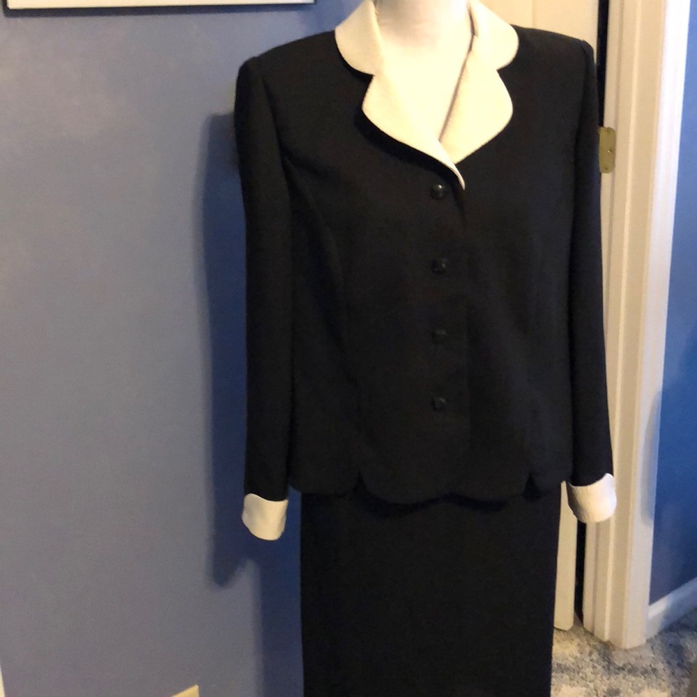 Koret vintage EUC woman’s two piece black/white suit
